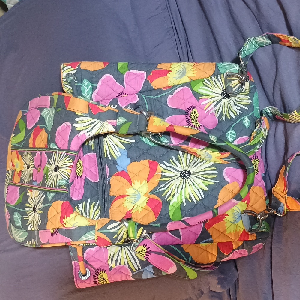 Vera Bradley Floral Patterned Backpack and Wallet Set. - Picture 4 of 9